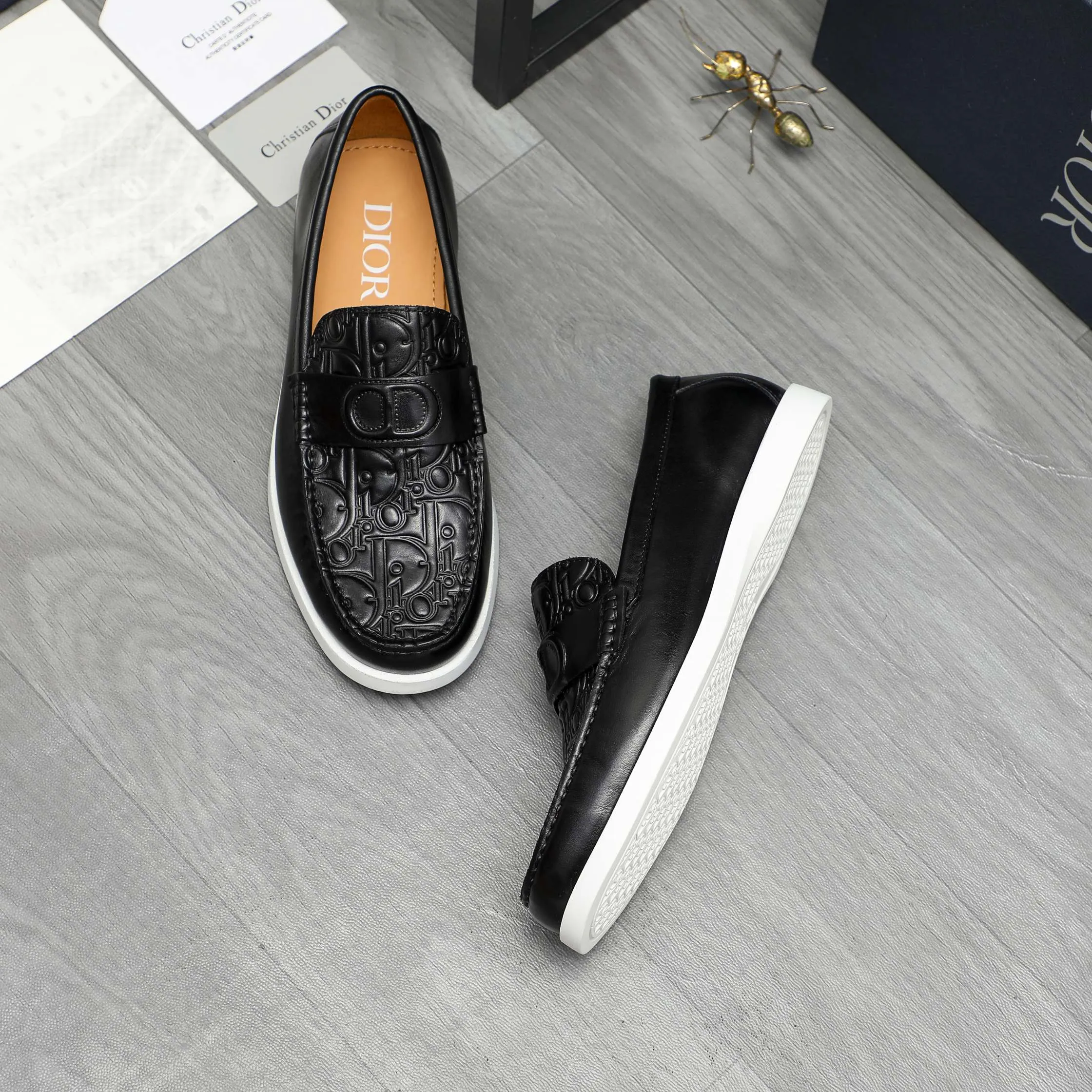 Men's shoes 💰460 Product trademark: Dior "Dior" casual slip-on leather shoes Regular size: 39-44 Product material: Selected cowhide embossed upper, cowhide lining, rubber outsole
